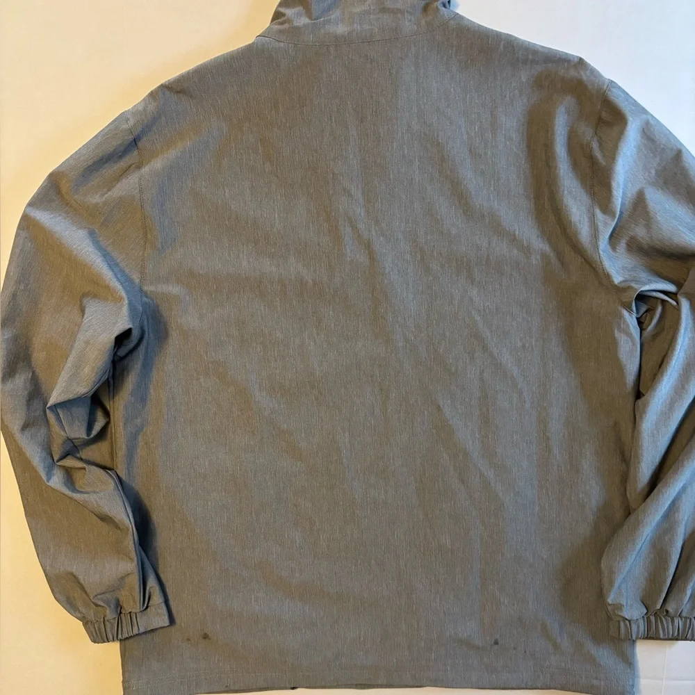 Walter Hagen hydro halt golf jacket. SZ Medium. 1/4‎ zip. Pockets pullover.